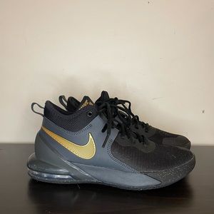 Men’s Size 8 Nike Air Max Impact Basketball shoe